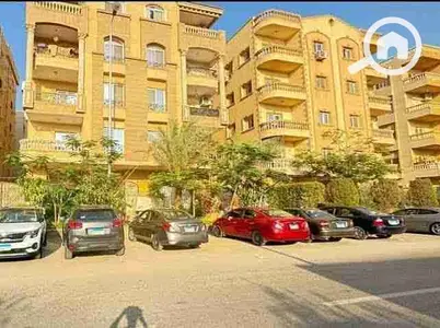 Apartment for sale in the First Settlement, Al-Banefsaj, Buildings 7, a very distinctive location, two minutes from North 90th Street, elevated ground floor with a 180m garden and a 100m luxury garden.