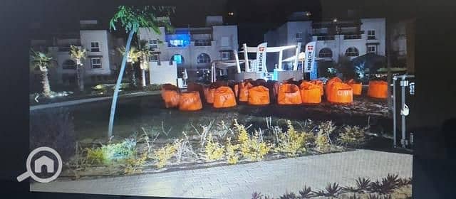 12 ffb1fa3f-8d5e-43a4-a463-cefdca695efe. jpg