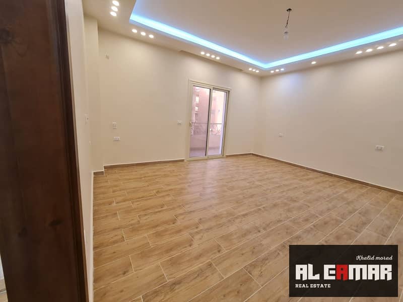 Apartment for sale in the 6th Tourist District on a main street in 6th of October City - Więcej