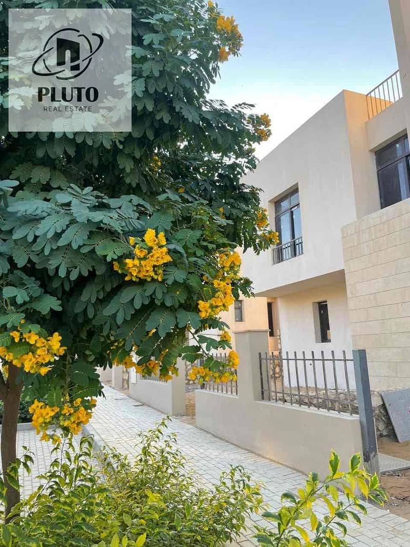 2 032f3402-39d5-4444-b81a-eeed18e7b1cf. jpg