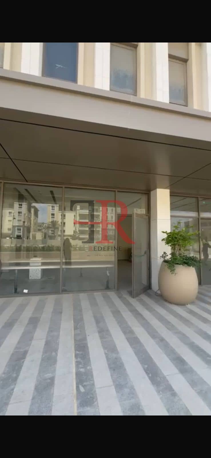 Office ready for leasing in the place mivida compound new cairo - Więcej