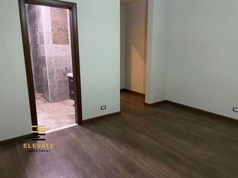 stand alone villa 490m semi furnished for rent at oriana 3 cfc compound - Więcej
