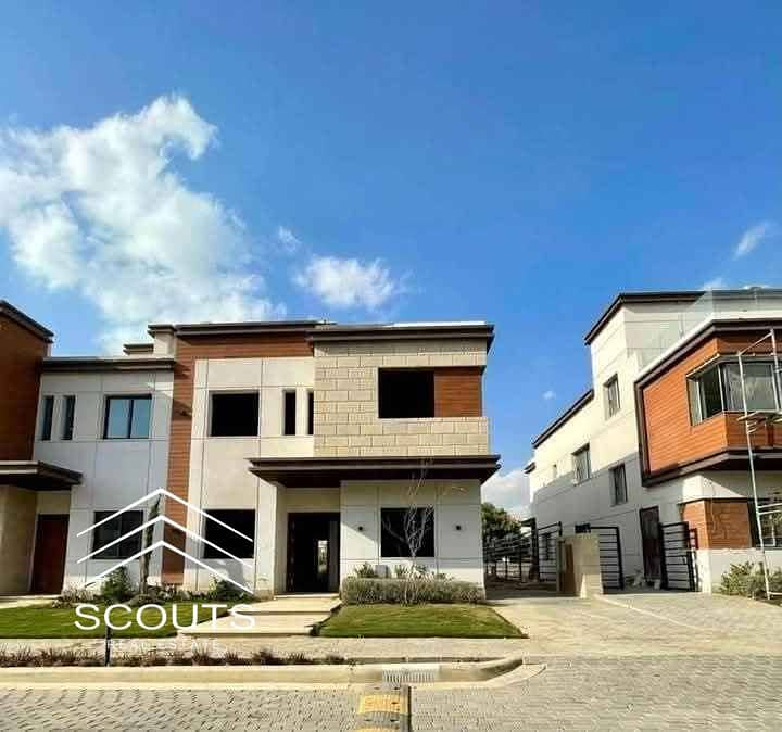 Townhouse for sale in Azar Compound, ready for viewing with full services, amazing view directly on the avenues and landscaping, next to the American - Ansicht 4