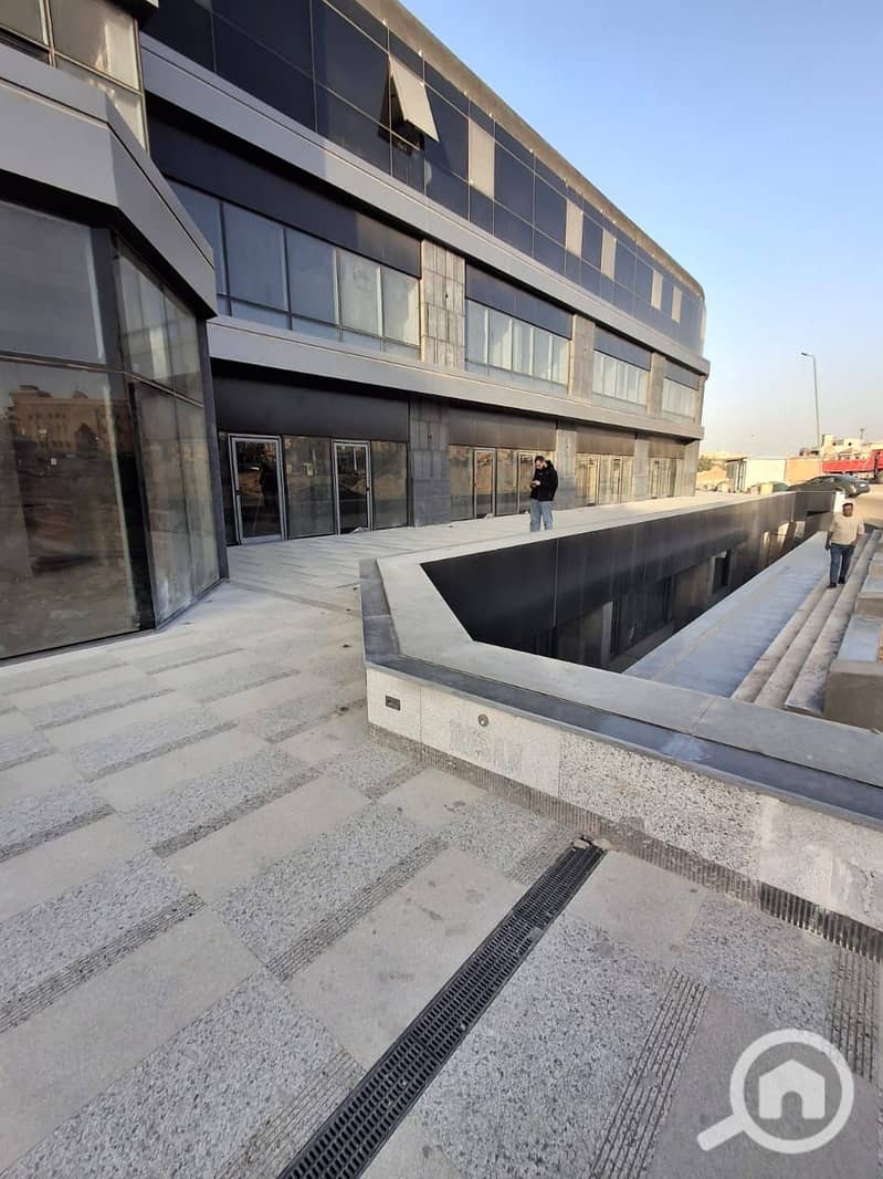 A 70m store on a 27m ground floor, new at one7mall - Al-Nargis Villas, opposite Al-Mustafa Mosque and a Mobil gas station. - Mehr