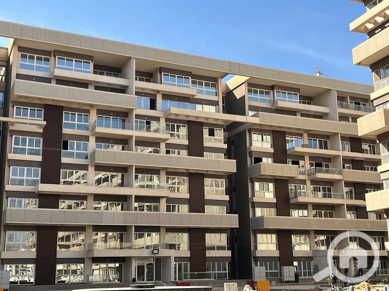 Opportunity to own a bargain apartment for immediate delivery at an unbeatable price with only a 10% down payment in the most prestigious compound dir – další
