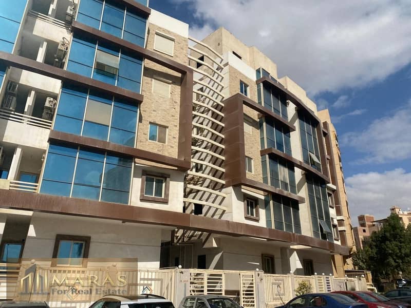 160 sqm Apartment for Sale in Lower Merag Mini Compound, 1st Floor, 3 Bedrooms, 2 Bathrooms, Semi-Finished, Two-Piece Reception, Garage Share. – pohled 3