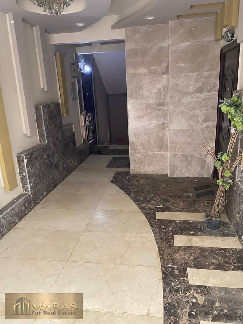 160 sqm Apartment for Sale in Lower Merag Mini Compound, 1st Floor, 3 Bedrooms, 2 Bathrooms, Semi-Finished, Two-Piece Reception, Garage Share. – pohled 6