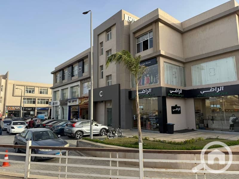 ready to move Front-facing shop for sale in Al Karma 4, Sheikh Zayed, near Beverly Hills - Vaade 4