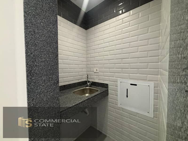 Finished Office at The Ledge for Rent-New Cairo - Widok 6