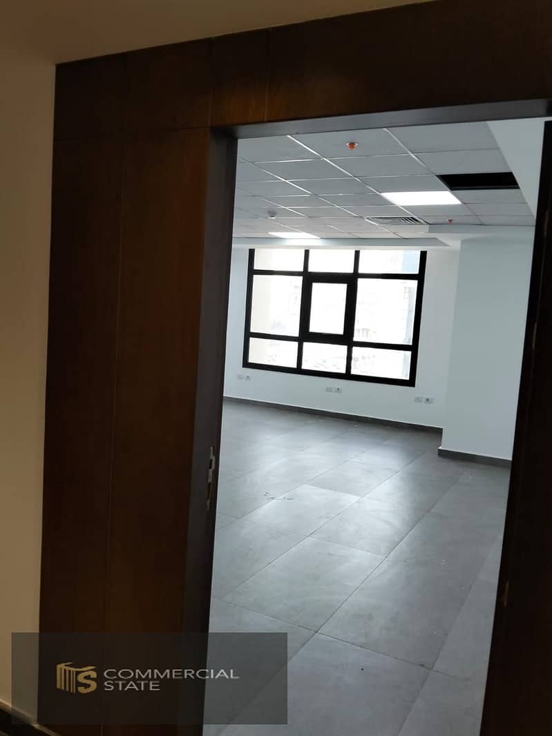 Finished Office at South Gate 78m for Rent -New Cairo - Widok 3