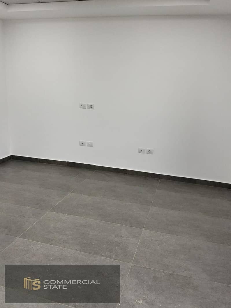 Finished Office at South Gate 78m for Rent -New Cairo - Widok 5