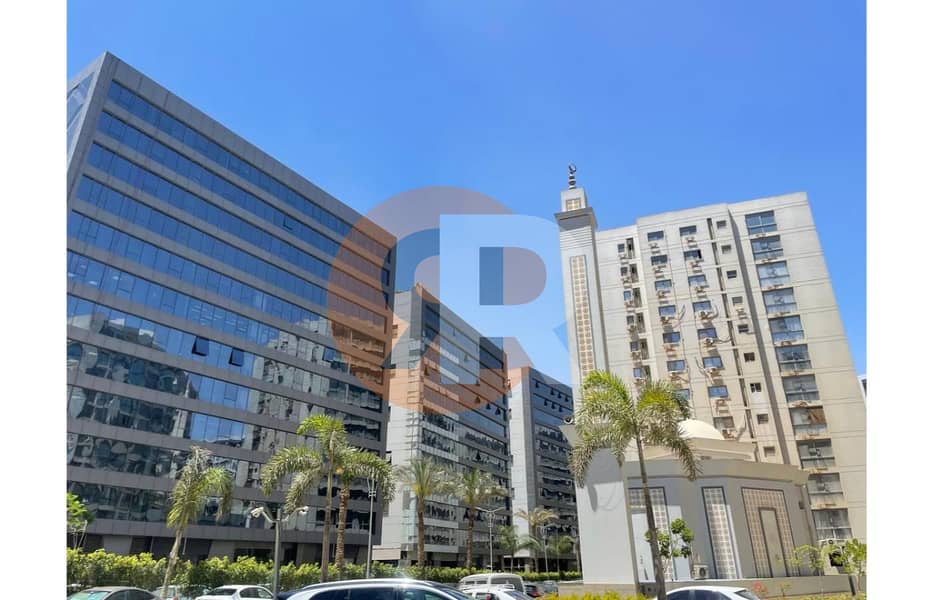 570m² administrative office for sale in installments in One Katameya Compound - Widok 2