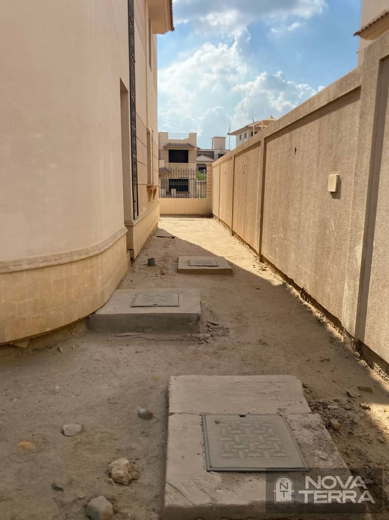 Standalone Villa for Sale-Royal City Compound-Sheikh Zayed- the Central Axis, 26th of July Corridor, Hyper One, and Mall of Arabia - Aanzicht 5