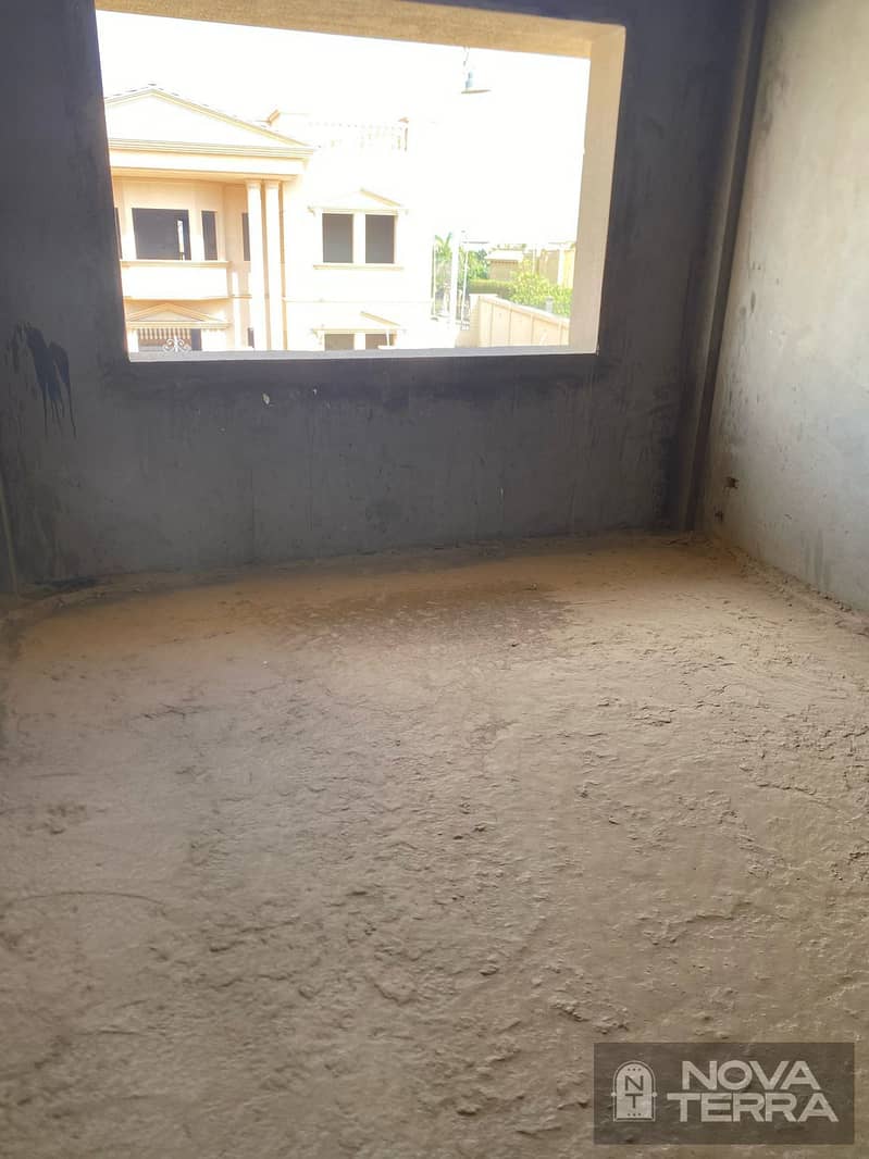 Standalone Villa for Sale-Royal City Compound-Sheikh Zayed- the Central Axis, 26th of July Corridor, Hyper One, and Mall of Arabia - Aanzicht 6