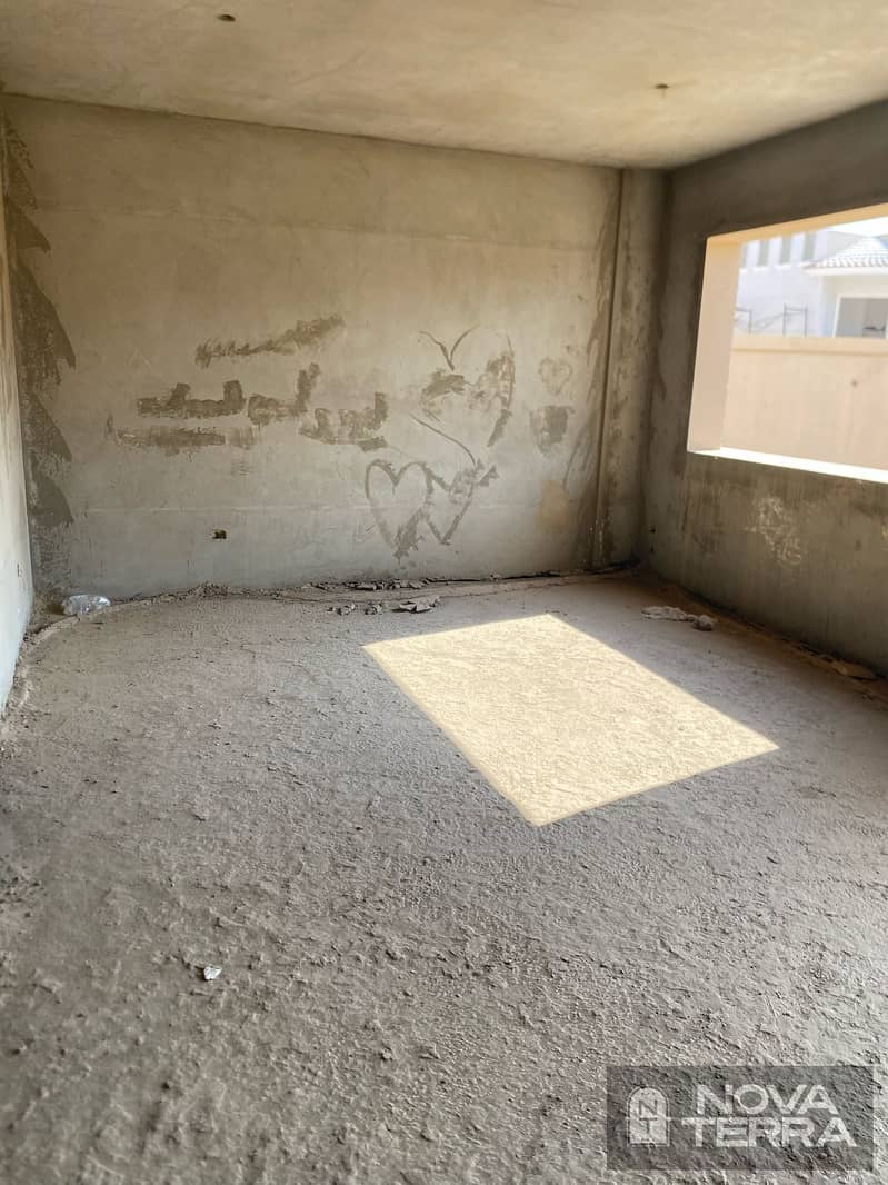 Standalone Villa for Sale-Royal City Compound-Sheikh Zayed- the Central Axis, 26th of July Corridor, Hyper One, and Mall of Arabia - Meer