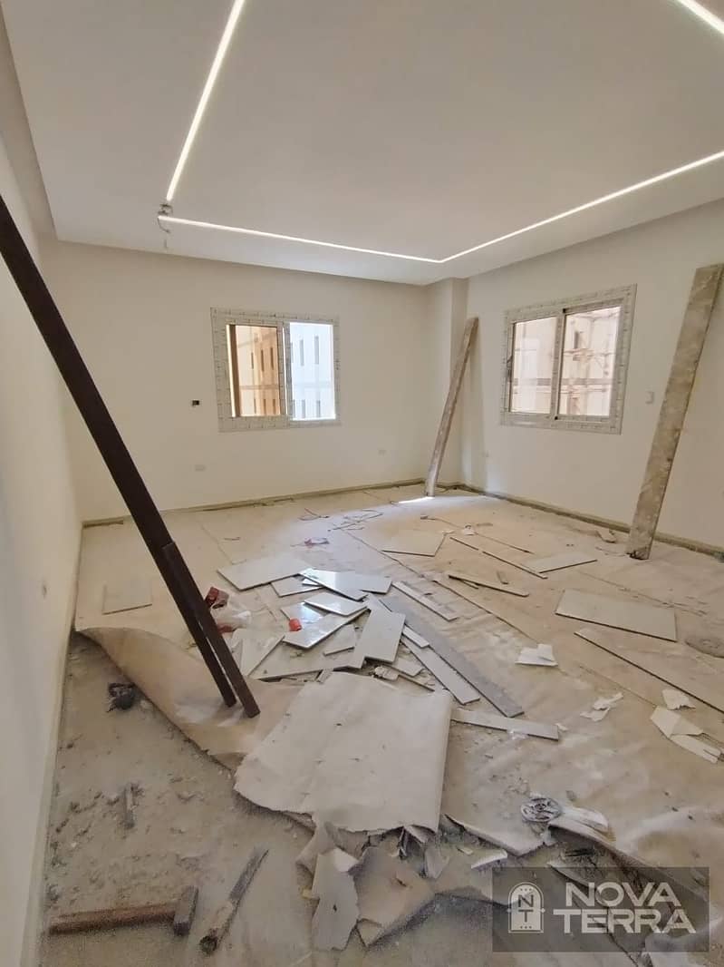 Elevated ground floor apartment for sale with private entrance-District 16-Sheikh Zayed-near Beverly Hills Compound–26th of July Corridor - Widok 5