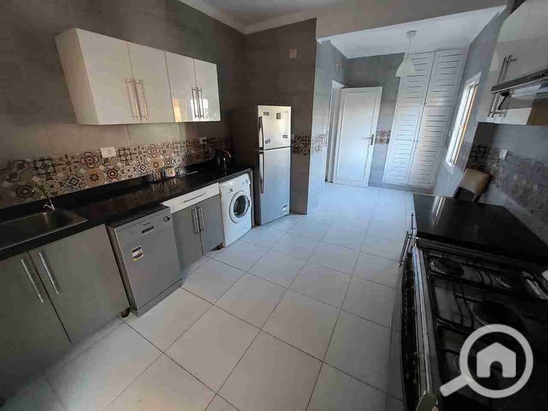 8 1000277943. jpg