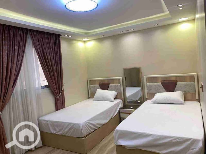 Furnished apartment for rent, 3 rooms, 3 bathrooms in a prime location in Dokki on Mo'sadek Street, area of 180 meters, 3 rooms, 3 bathrooms, large kitchen, next to all services: hospitals, cafes, restaurants, schools, and universities. We have more than one furnished apartment fully furnished and unfurnished for rent in Dokki and Mohandeseen. – pohled 3
