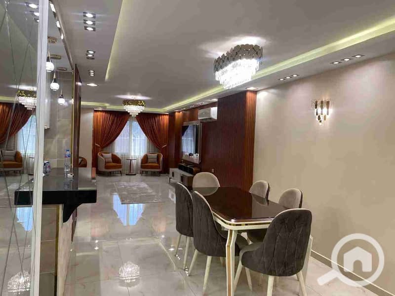 Furnished apartment for rent, 3 rooms, 3 bathrooms in a prime location in Dokki on Mo'sadek Street, area of 180 meters, 3 rooms, 3 bathrooms, large kitchen, next to all services: hospitals, cafes, restaurants, schools, and universities. We have more than one furnished apartment fully furnished and unfurnished for rent in Dokki and Mohandeseen. – pohled 4