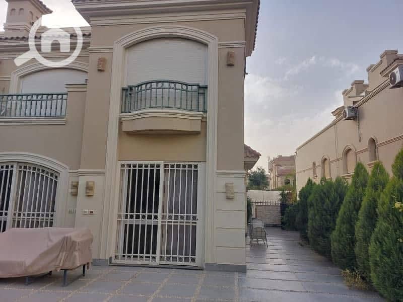 Delivered Villa 3 Bedrooms included one master bedroom 4 Bathrooms Storage room in Patio 5 East La VISTA Prime location - Mehr