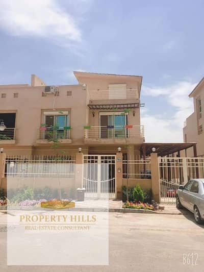 4 Bedroom Townhouse for Sale in New Cairo, Cairo - فيلا للبيع داخل كمبوند فيلات فقط داخل كمبوند ف التجمع الخامس من المالك