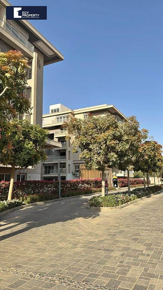 With a Prime View Luxury Villa with for Sale in Mountain View Icity - New Cairo - Widok 6
