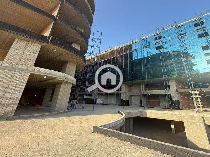 64 sqm prime office for sale in Mall 1o1 , heart of Sheikh Zayed City, directly on Dahshur Connection Road, facing Oasis Al Khattab - Widok 5