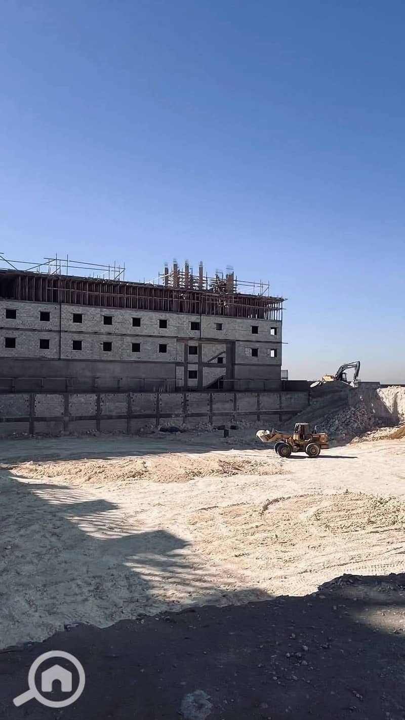 Apartment 140 sqm installment 7 years Al-Hadba Al-Wusta compound, Mokattam 140 meters down payment / 588,000 and in installments over 7 years without interest. Areas start from 111 sqm, 140 sqm, 155 sqm to 175 sqm. - Vista 5