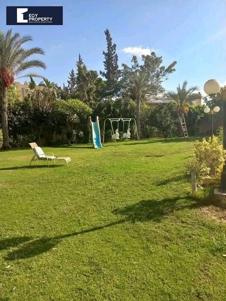 With a Prime View Luxury Villa for Sale in New Giza Compound - 6th of October City - Widok 3
