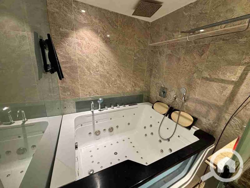 8 1000134683. jpg