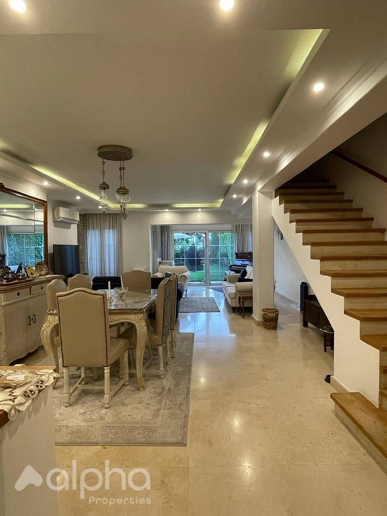 I villa garden for sale in giza plateau compound mountain view ultra modern with kitchen – pohled 2