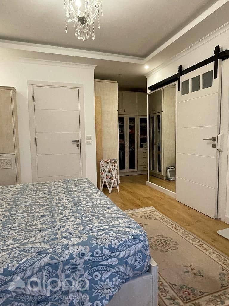 I villa garden for sale in giza plateau compound mountain view ultra modern with kitchen – pohled 3
