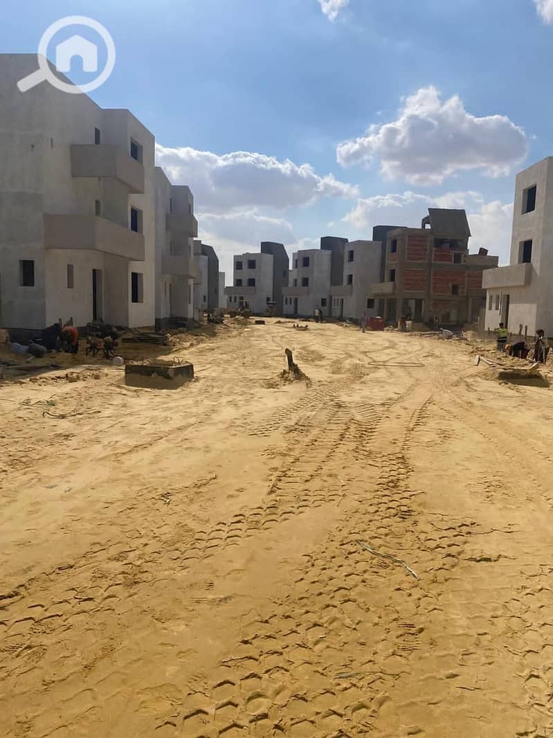 Fully finished duplex with a garden for sale in Rivers Compound, directly on Dabaa Axis, just minutes from the Cairo–Alexandria Desert Road. – pohled 2