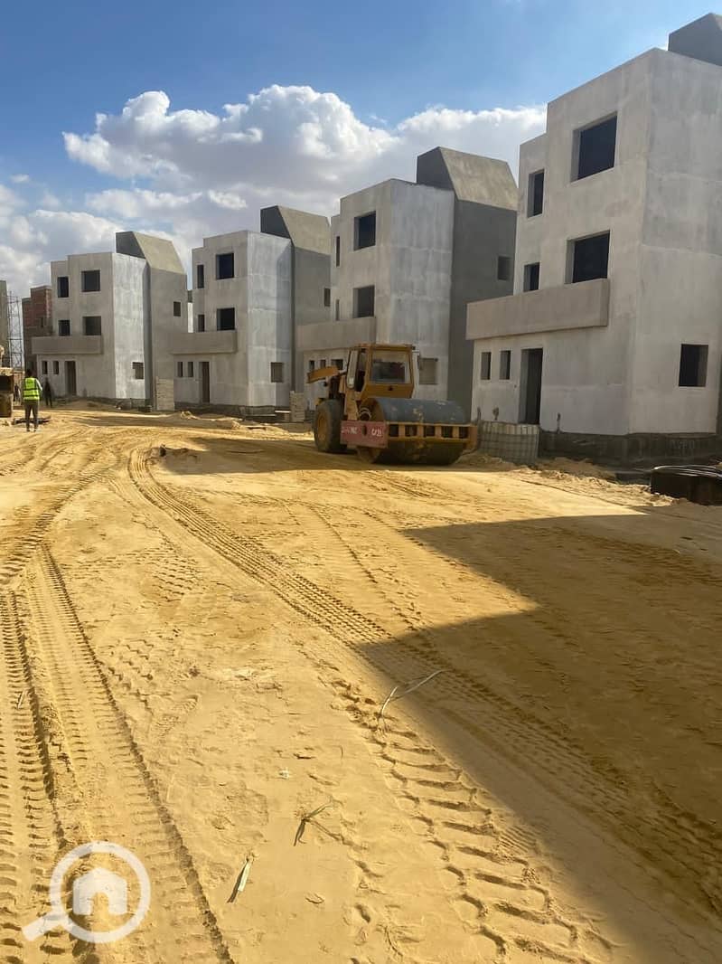 Fully finished duplex with a garden for sale in Rivers Compound, directly on Dabaa Axis, just minutes from the Cairo–Alexandria Desert Road. – pohled 3