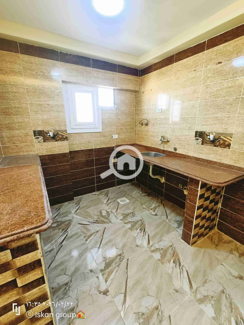 Apartment in Al Ajamy, Palm Beach, next to the sea and the main street. A wonderful residential and vacation location (3 rooms) fully registered with all amenities. - Meer