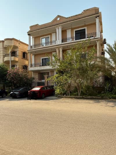 أرض سكنية  للبيع في القاهرة الجديدة، القاهرة - فيلا استثمارية للبيع بالتجمع الخامس 6 شقق بيزمنت | جاهزة وفاخرة