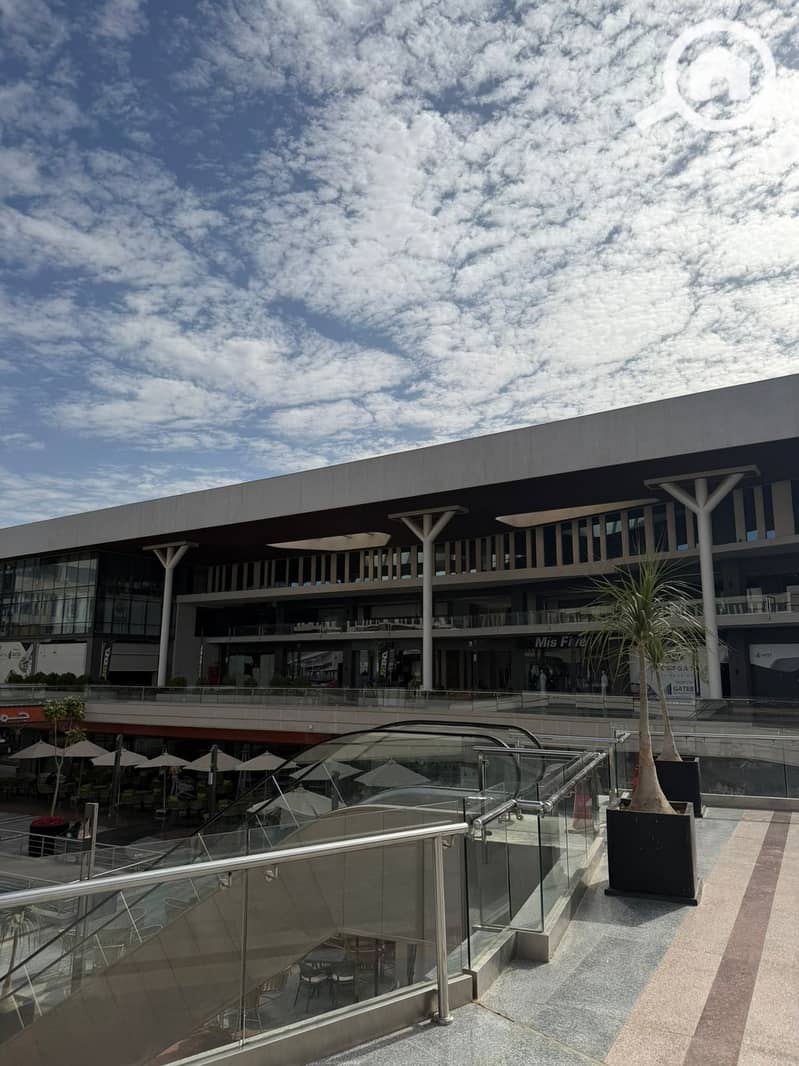 Largest retail space for immediate delivery at West Gate Mall in a prime location in 6th of October City. - Widok 5