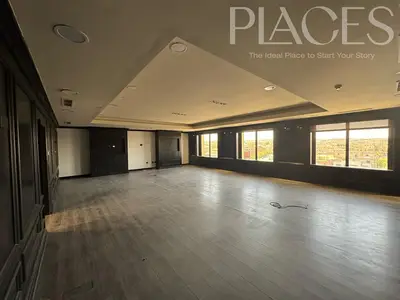 Office for rent in a prime location on South 90th Street, 500 square meters, fully finished, professional work environment, and close to all services.