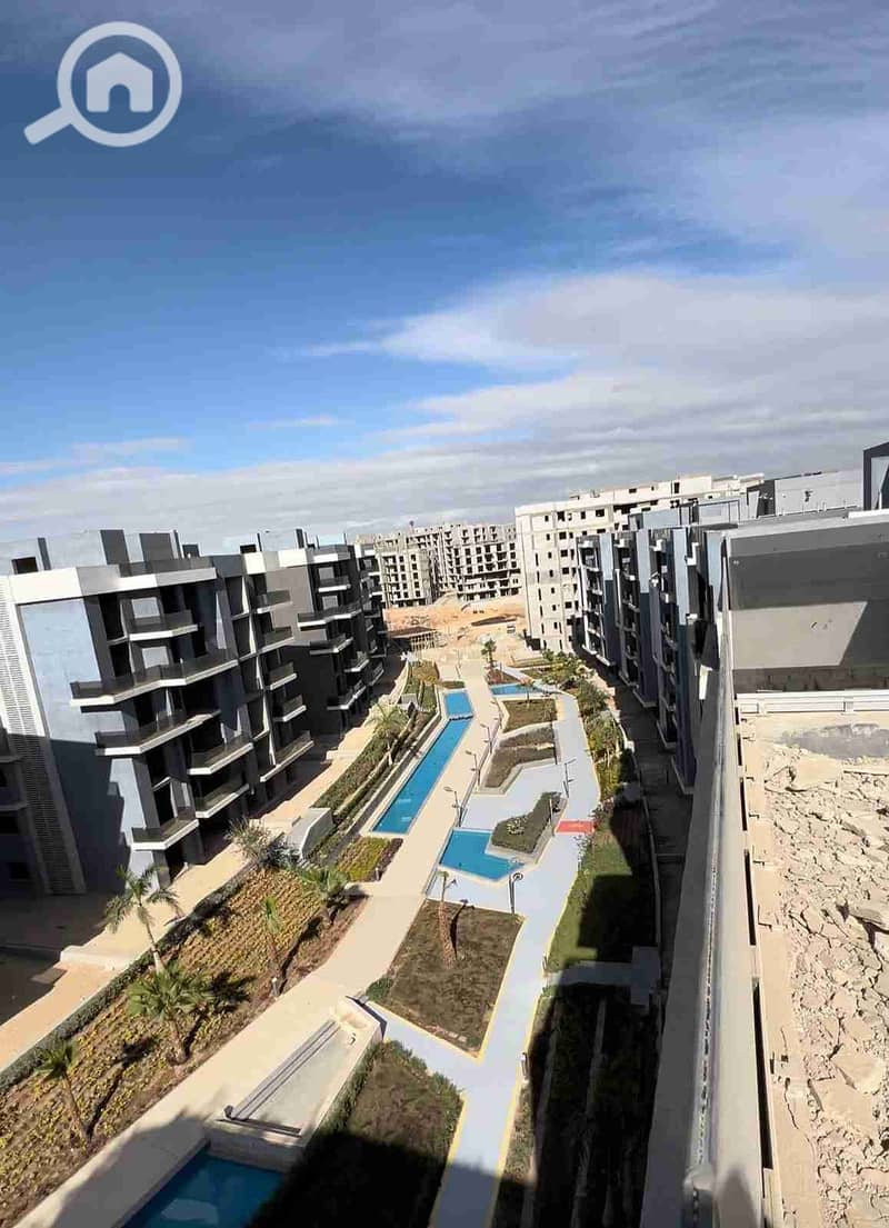 Penthouse for sale in the Sun Capital compound in the tourist capital next to the Egyptian Museum and the Faiyum Road and the Wahat Road. 4 rooms, immediate delivery, full installments at half the company's price. - Ansicht 5