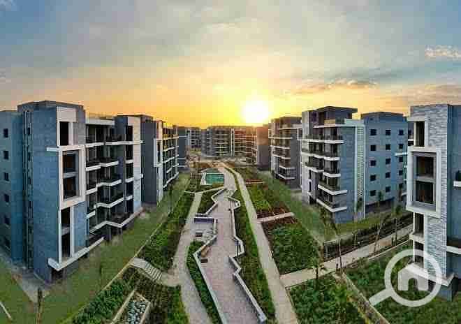 Penthouse for sale in the Sun Capital compound in the tourist capital next to the Egyptian Museum and the Faiyum Road and the Wahat Road. 4 rooms, immediate delivery, full installments at half the company's price. - Mehr