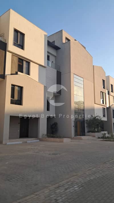3 Bedroom Townhouse for Sale in Sheikh Zayed, Giza - d58794ea-e532-4d08-8245-c5c89c74efbd. jpg