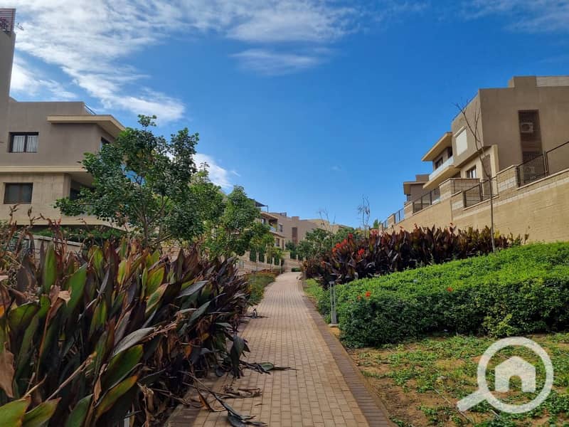 House, 900 m²