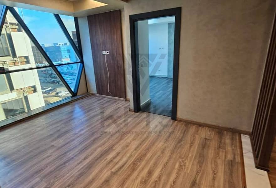 office 120SQM For Rent on North 90th Street Direct, Fully Finished in Cairo Business Plaza - Bild 5