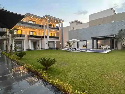 Villa with payment facilities in King Maruit.