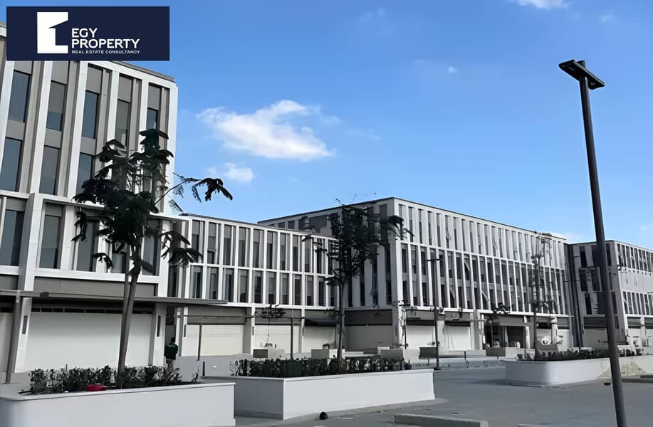 Office for sale, Fully Finished Perfect Location Ready To Move in Mivida - New Cairo - Widok 4