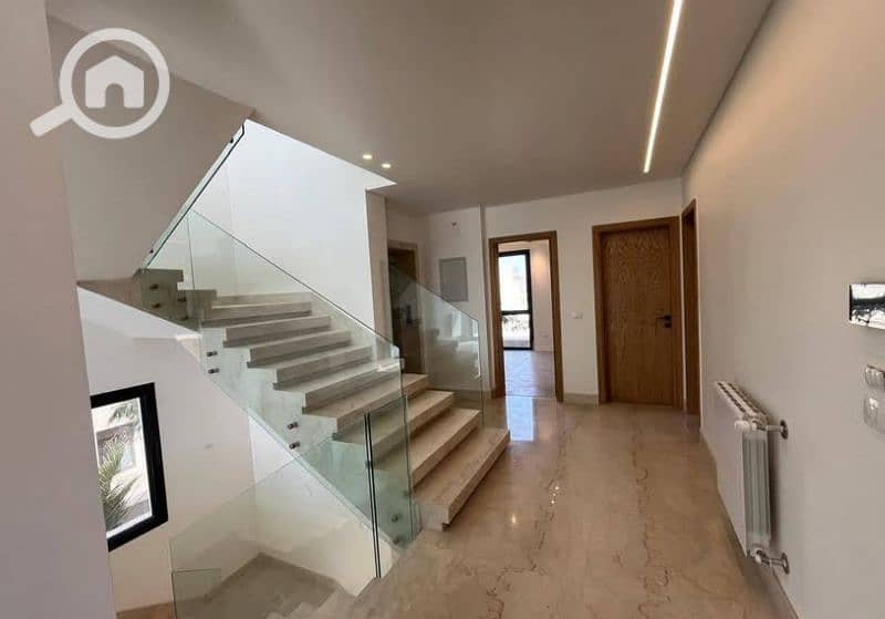 Townhouse corner for sale in a prime location with a landscape view inside Lake West Compound, ready to move in front of Beverly Hills, Sheikh Zayed – pohled 5