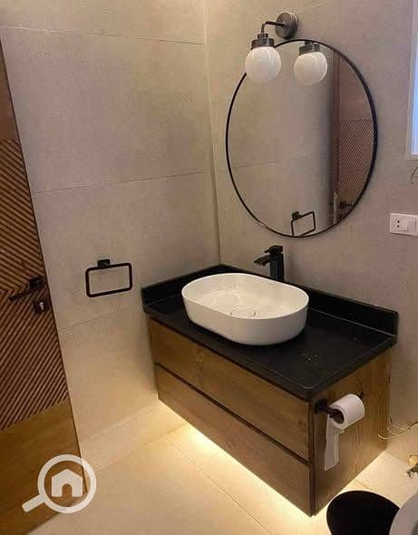 APARTMENT for sale in Zomra Compound on North 90th Street, directly wall-to-wall with Al Marasem and Palm Hills, in the heart of Golden Square. - Więcej
