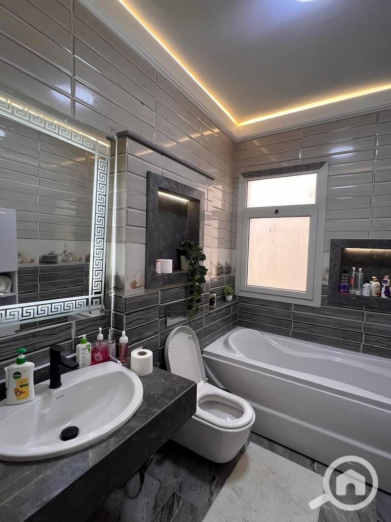 22 1000832352. jpg