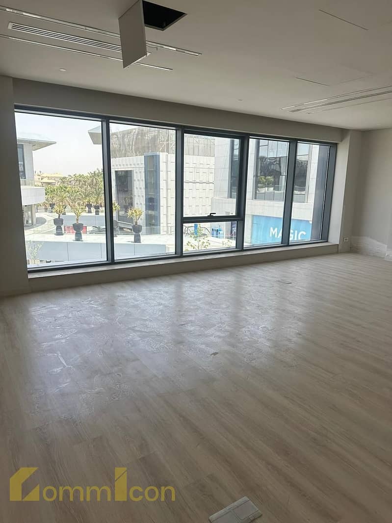 Luxury Office for Rent in U Venues New Cairo 94 sqm Plaza View - Ansicht 4