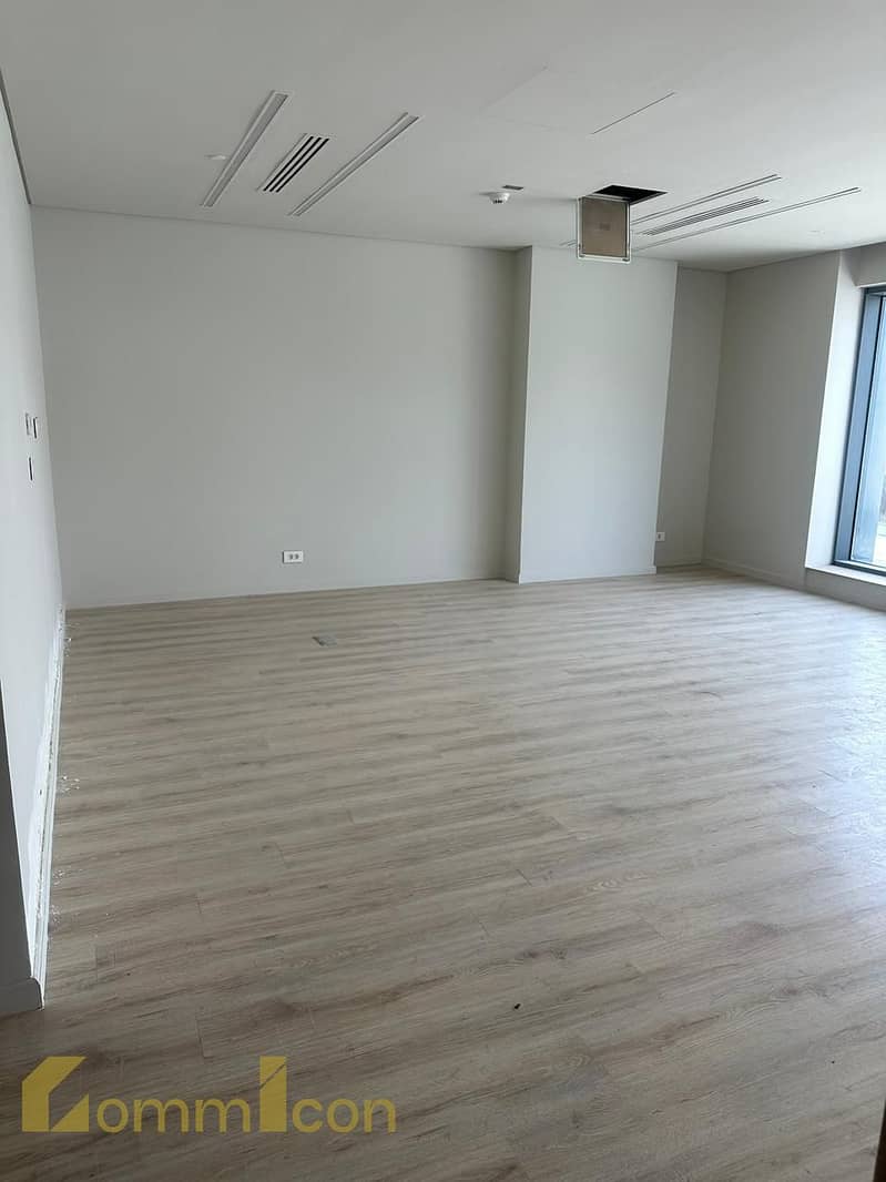 Luxury Office for Rent in U Venues New Cairo 94 sqm Plaza View - Ansicht 5